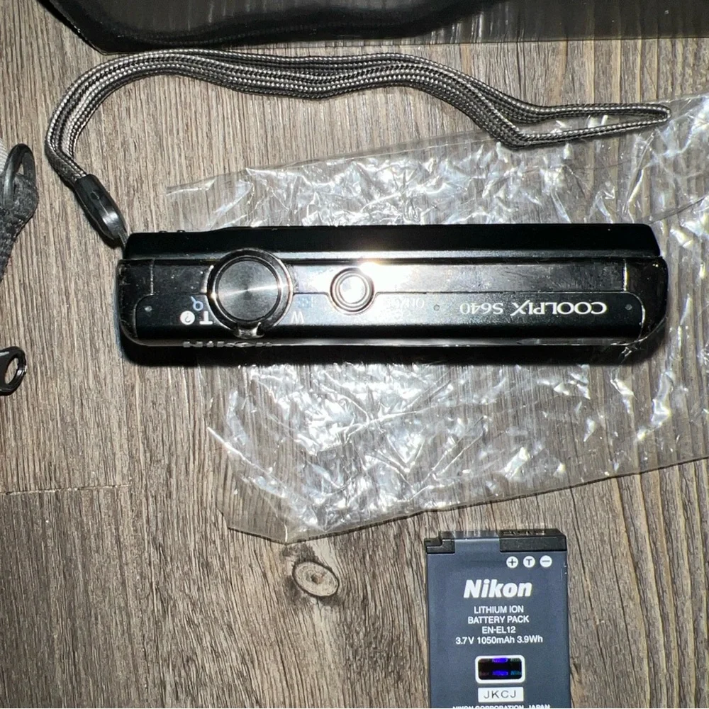 Nikon Coolpix S640 12.2MP Digital Point & Shoot Camera Tested NO CHARGER